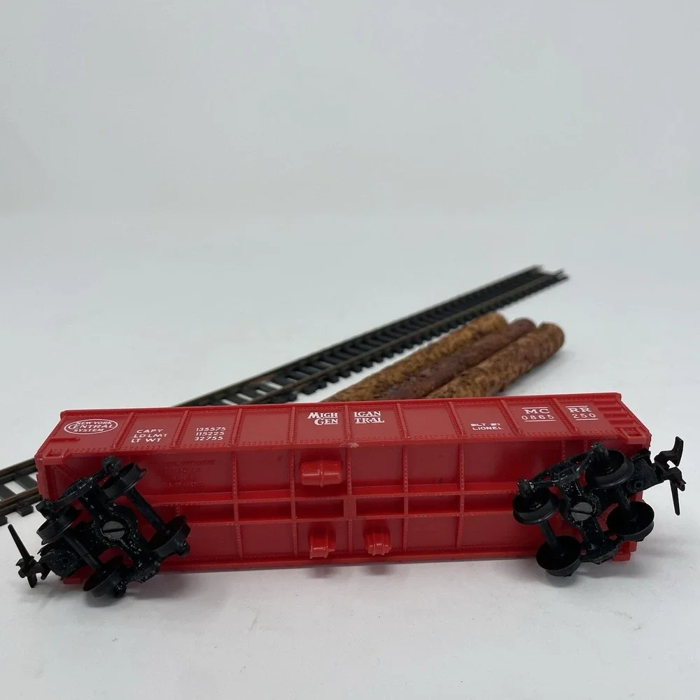 TWO Gondola Cars w/ Loads Vintage Lionel HO Michigan Central Red Gray Logs Pipes